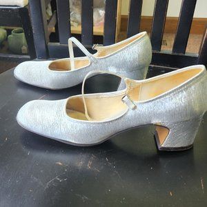 Vintage Miss Wonderful Shoes Champagne Shimmery Silver 2" Heel 6.5 AA